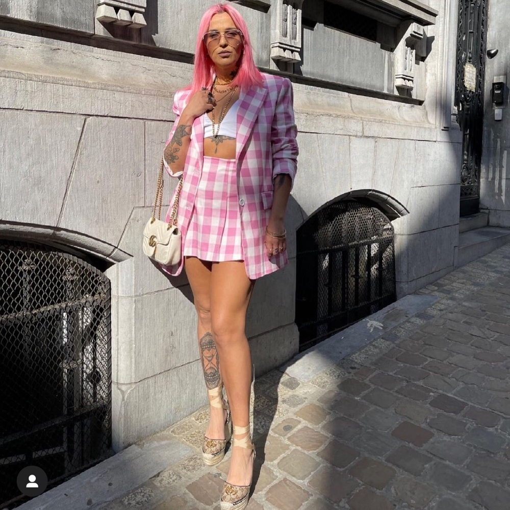 Zara bloggers favorite plaid gingham plaid pleated mini skirt